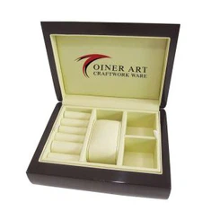 Kiiltävä musta säilytyskotelo